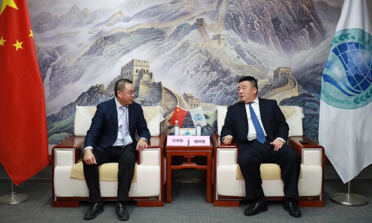 四川坤成润科技有限公司董事长兼总经理任荣智到访平台