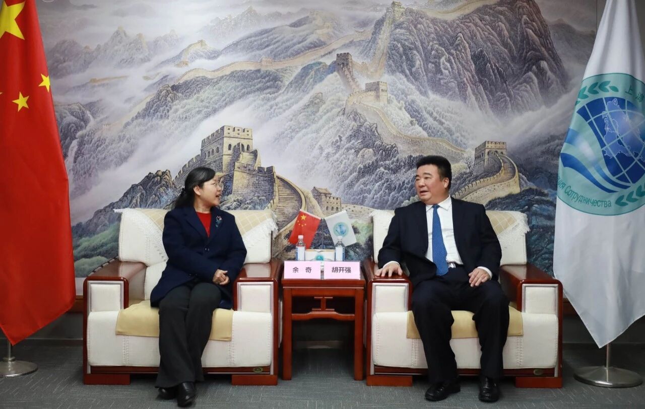 重庆市人口和计划生育科学技术研究院党委书记余奇到访平台