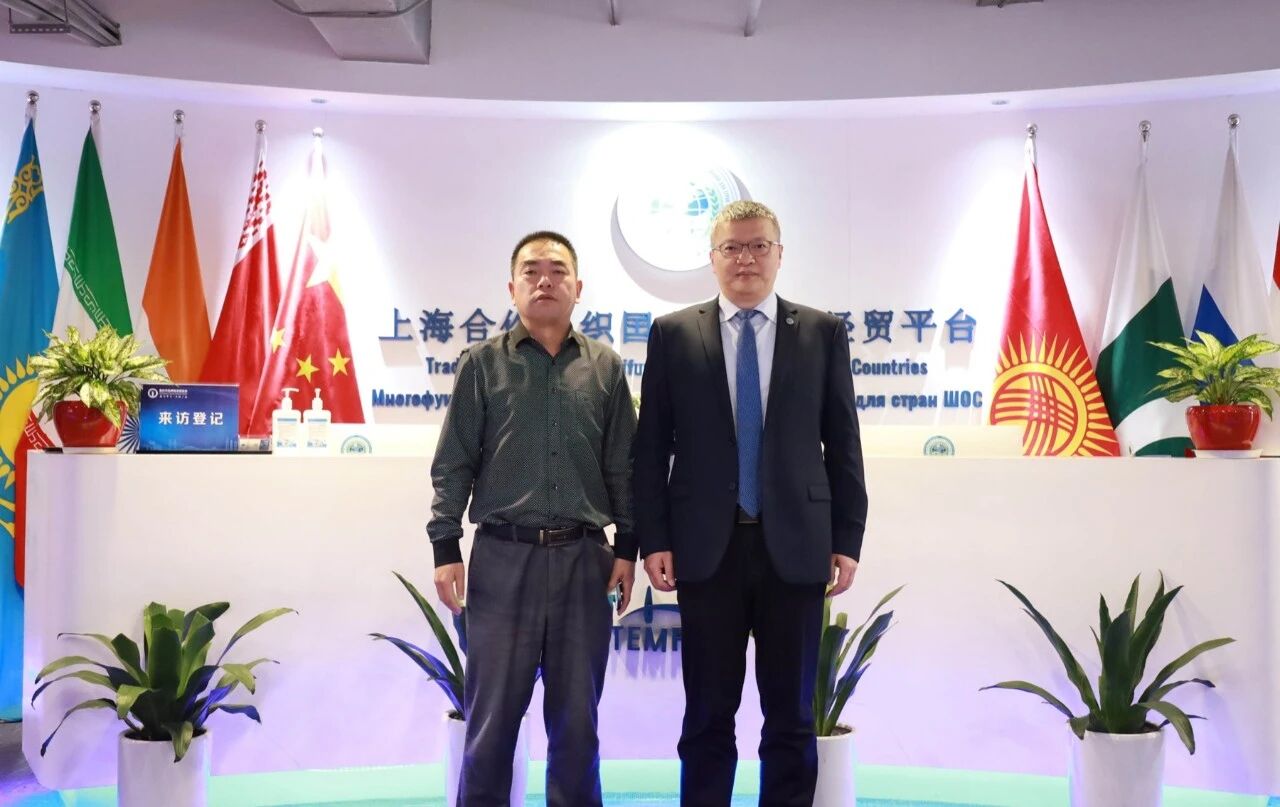 重庆大师傅食品有限公司党支部专职书记李光辉到访平台