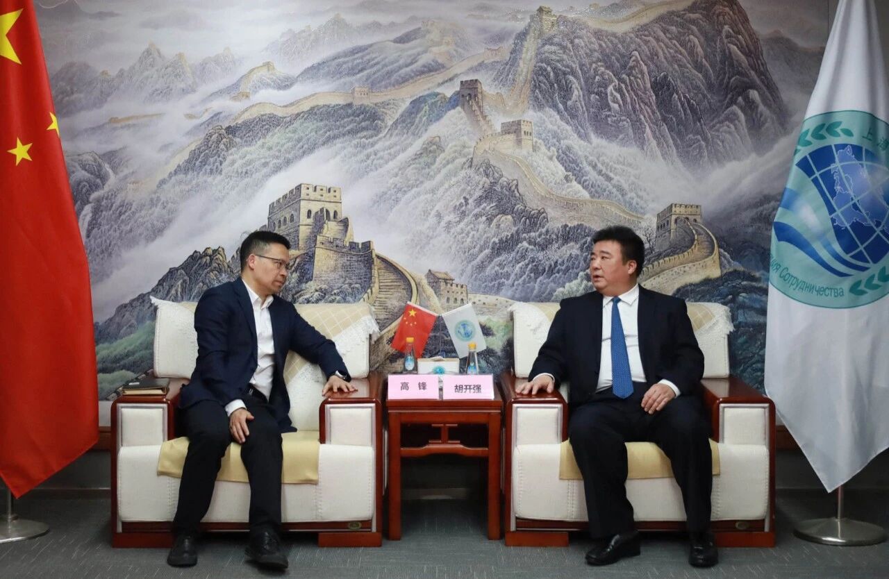 重庆两江投资集团党委委员、副总经理高锋到访平台