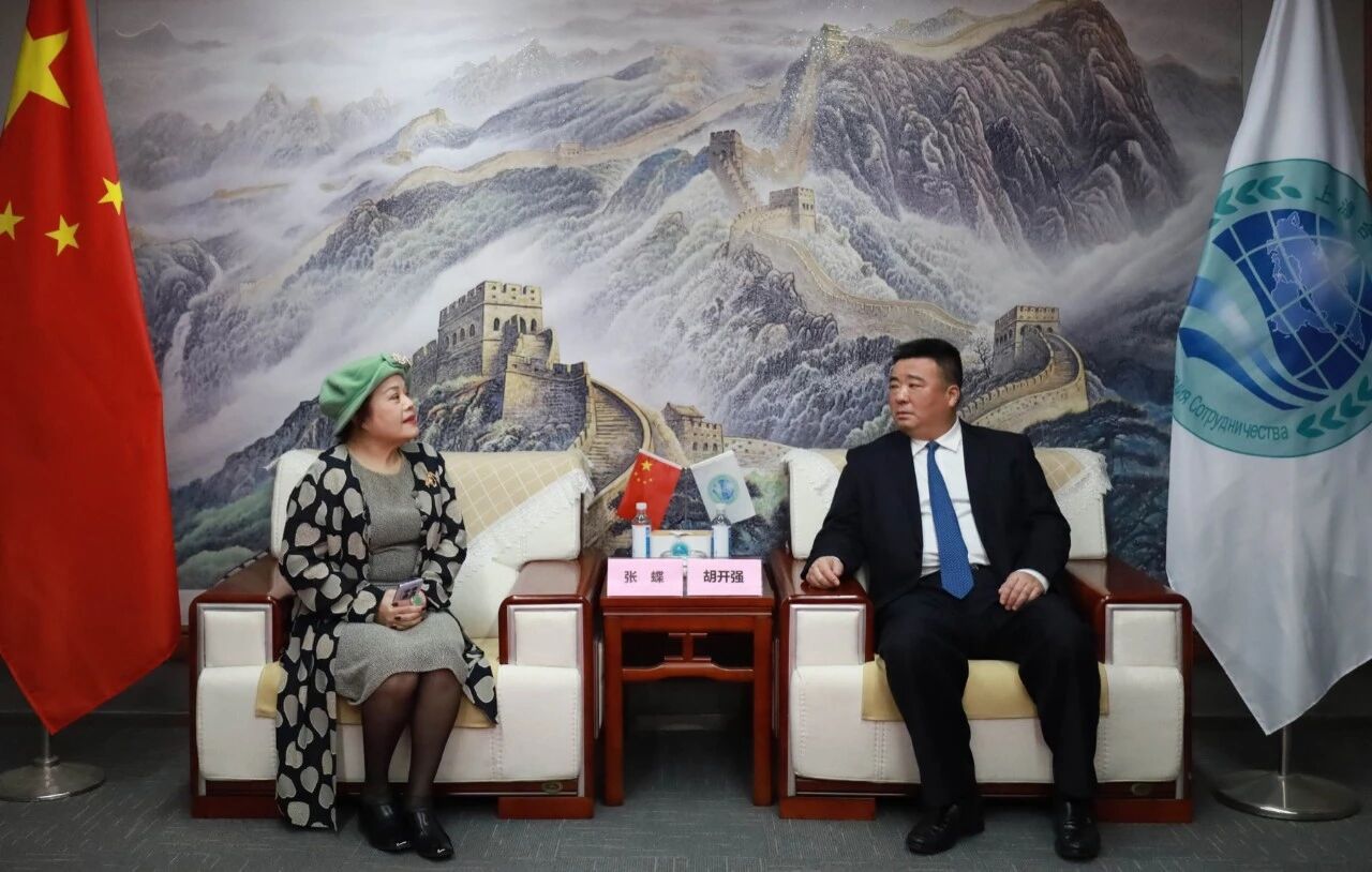 欧洲中国艺术院院长、旅欧琵琶演奏家张蝶到访平台