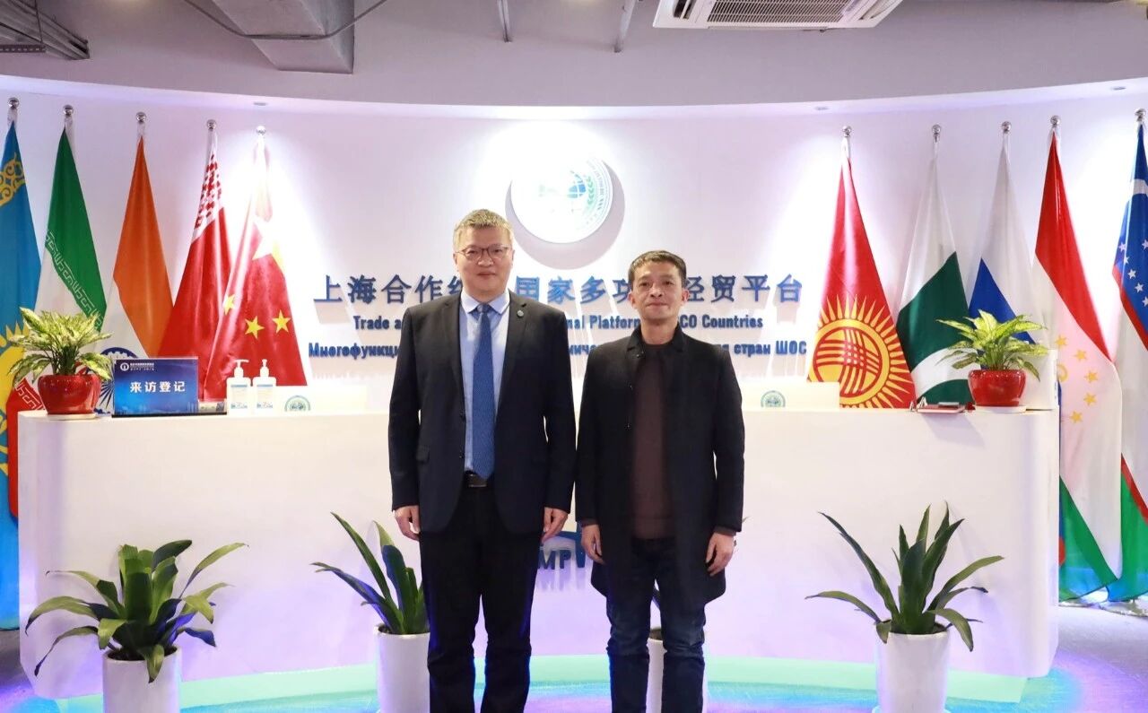 重庆家具行业协会专职副会长丁华到访平台