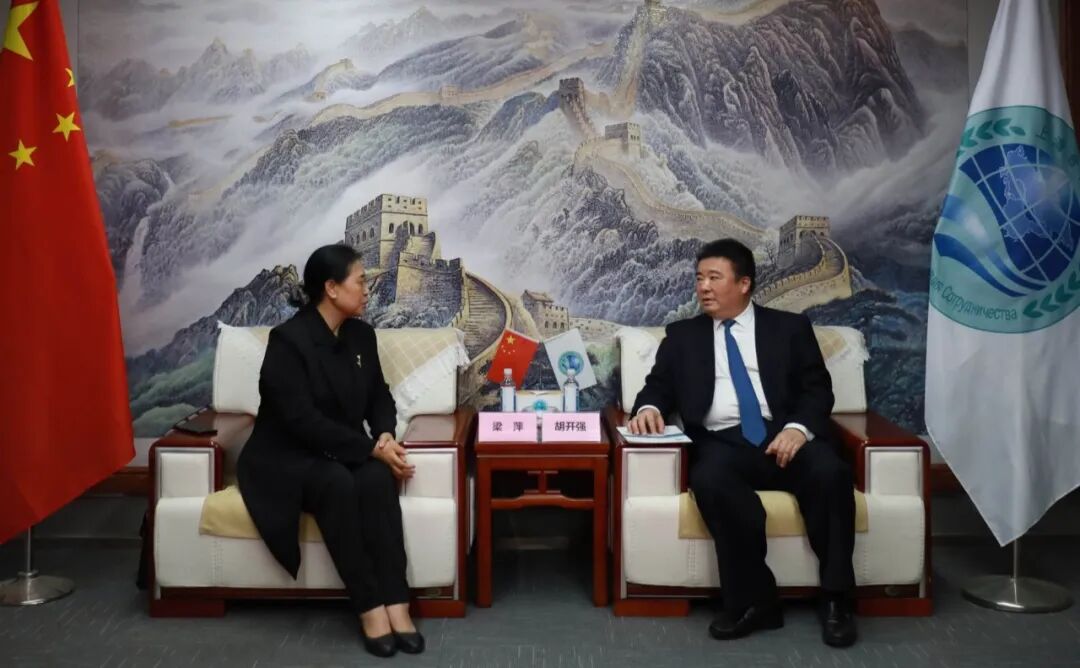 重庆市循环经济协会党支部书记、会长梁萍到访平台