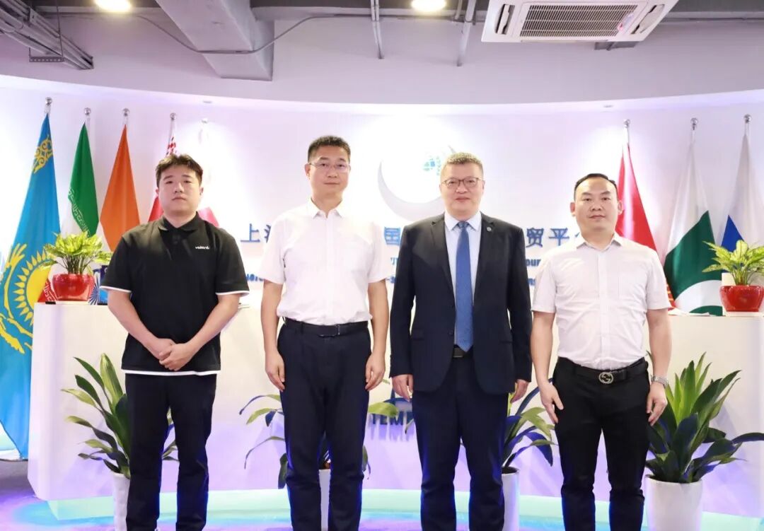 重庆市经济和信息委员会制造业招商处处长张磊到访平台