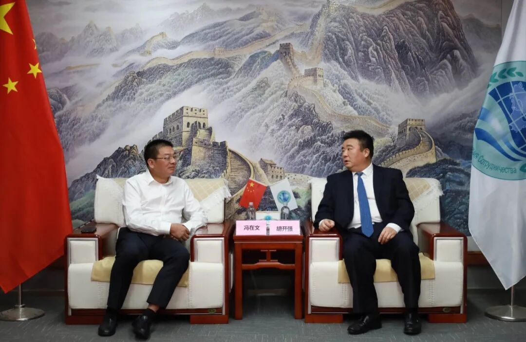 重庆市江津区人民政府党组成员、副区长冯在文到访